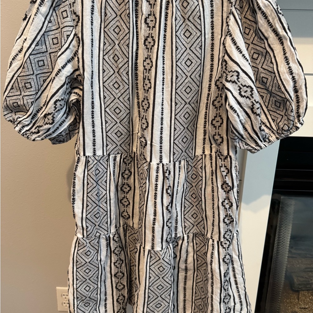 Velvet by Graham & Spencer Black & White Puff Sleeve women’s small made in India - Picture 8 of 9